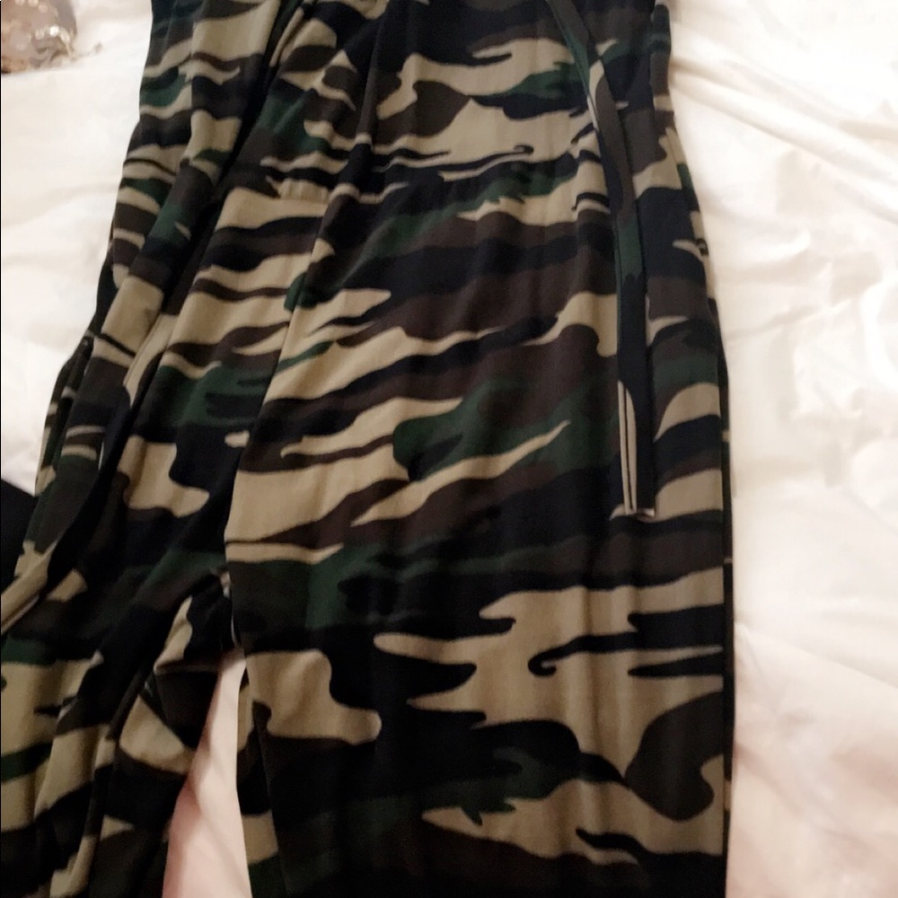 Items - Picture 8 of 10